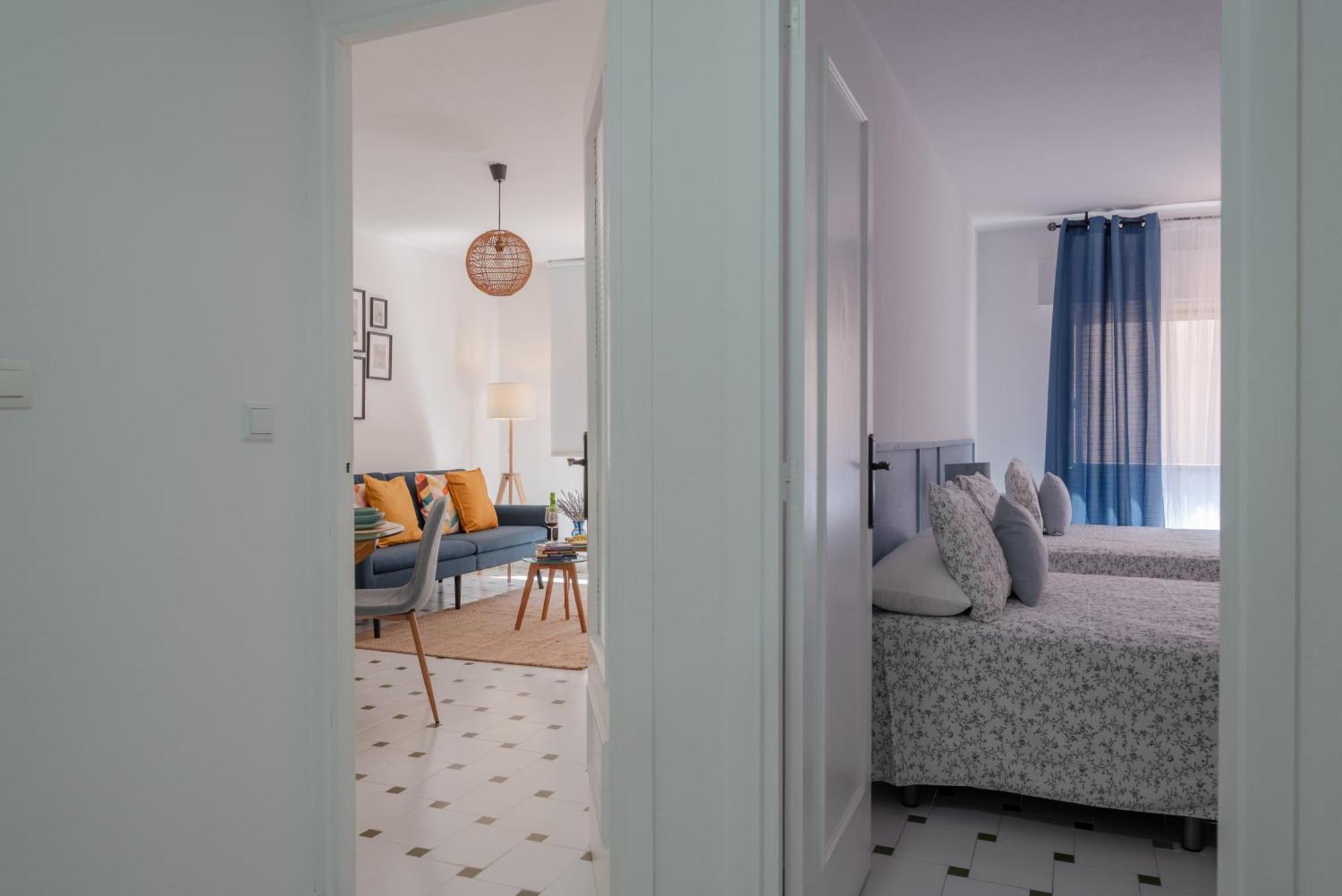 Mrs Apartamento En Gran Via De Colon Parking Granada Bagian luar foto